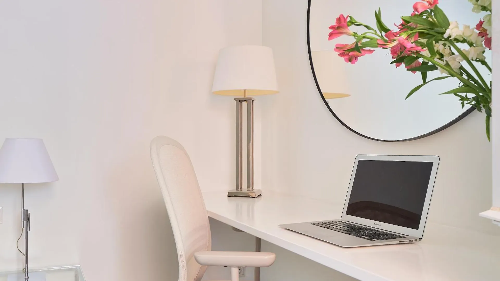 Modern City Centre Apartment W/ Terrace & Fast Wifi Màlaga