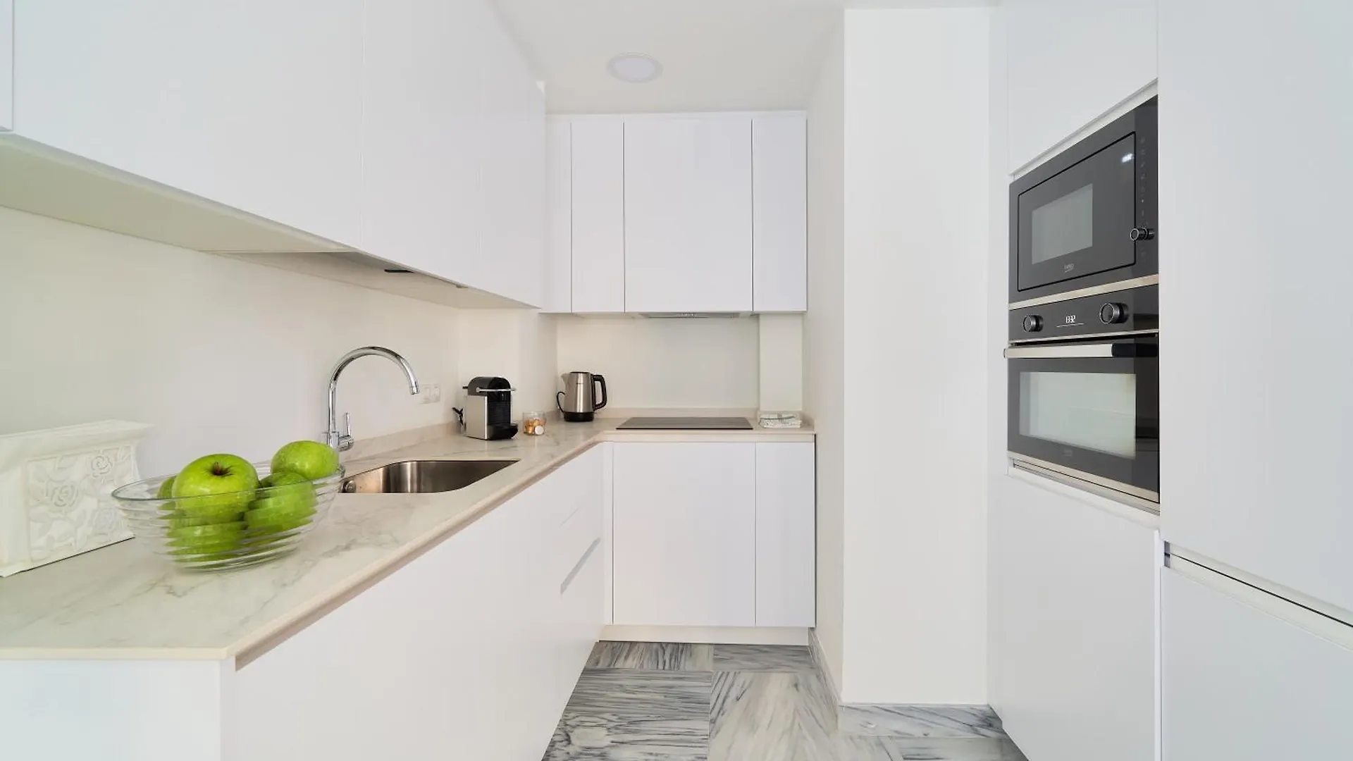 Modern City Centre Apartment W/ Terrace & Fast Wifi Màlaga 0*,  Španělsko