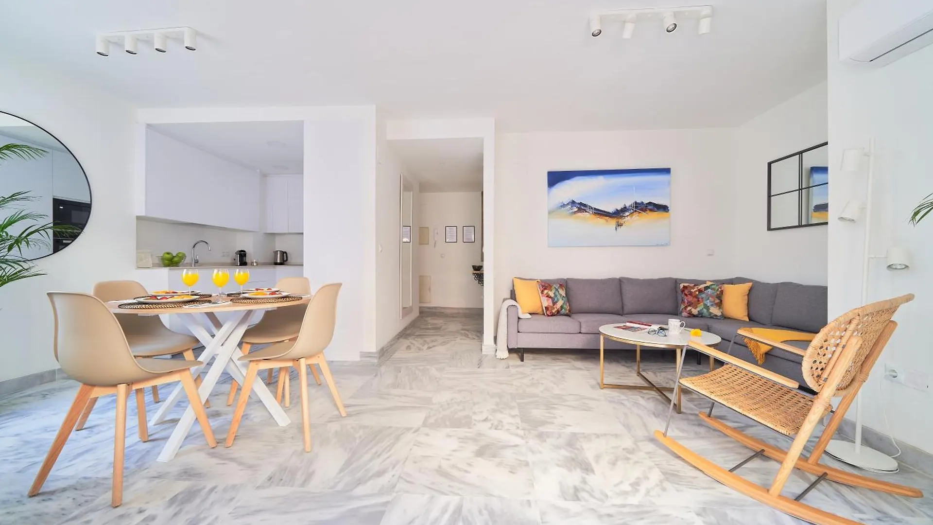 Modern City Centre Apartment W/ Terrace & Fast Wifi Màlaga