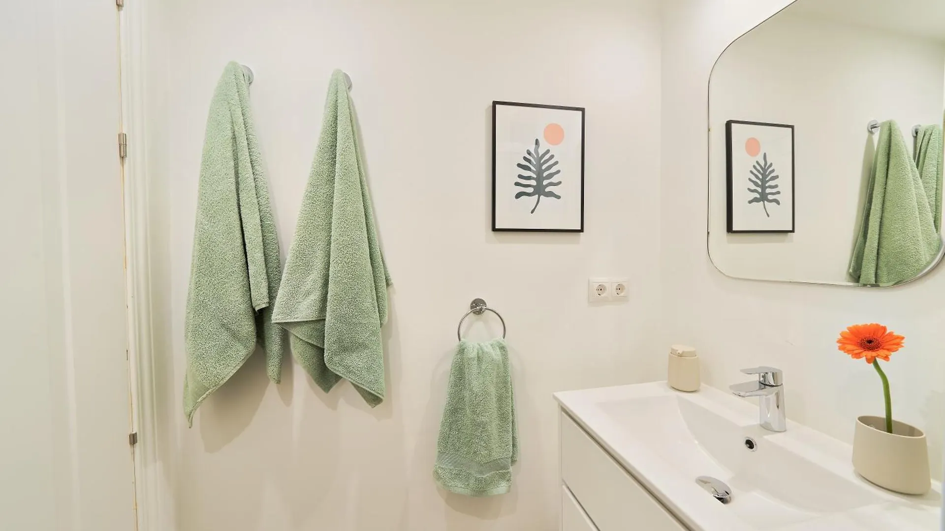 Modern City Centre Apartment W/ Terrace & Fast Wifi Màlaga 0*,