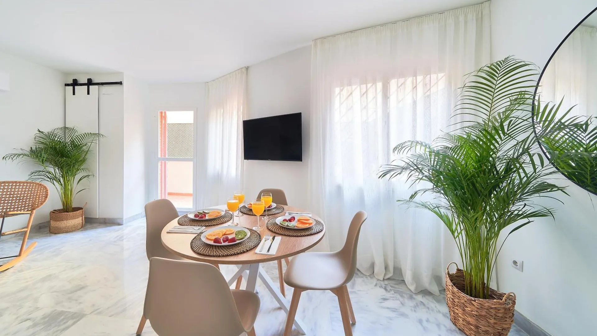 Modern City Centre Apartment W/ Terrace & Fast Wifi Màlaga