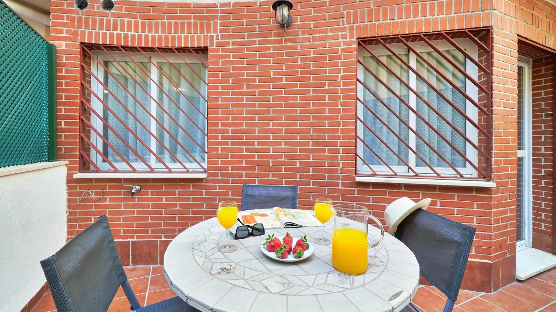 Modern City Centre Apartment W/ Terrace & Fast Wifi Màlaga