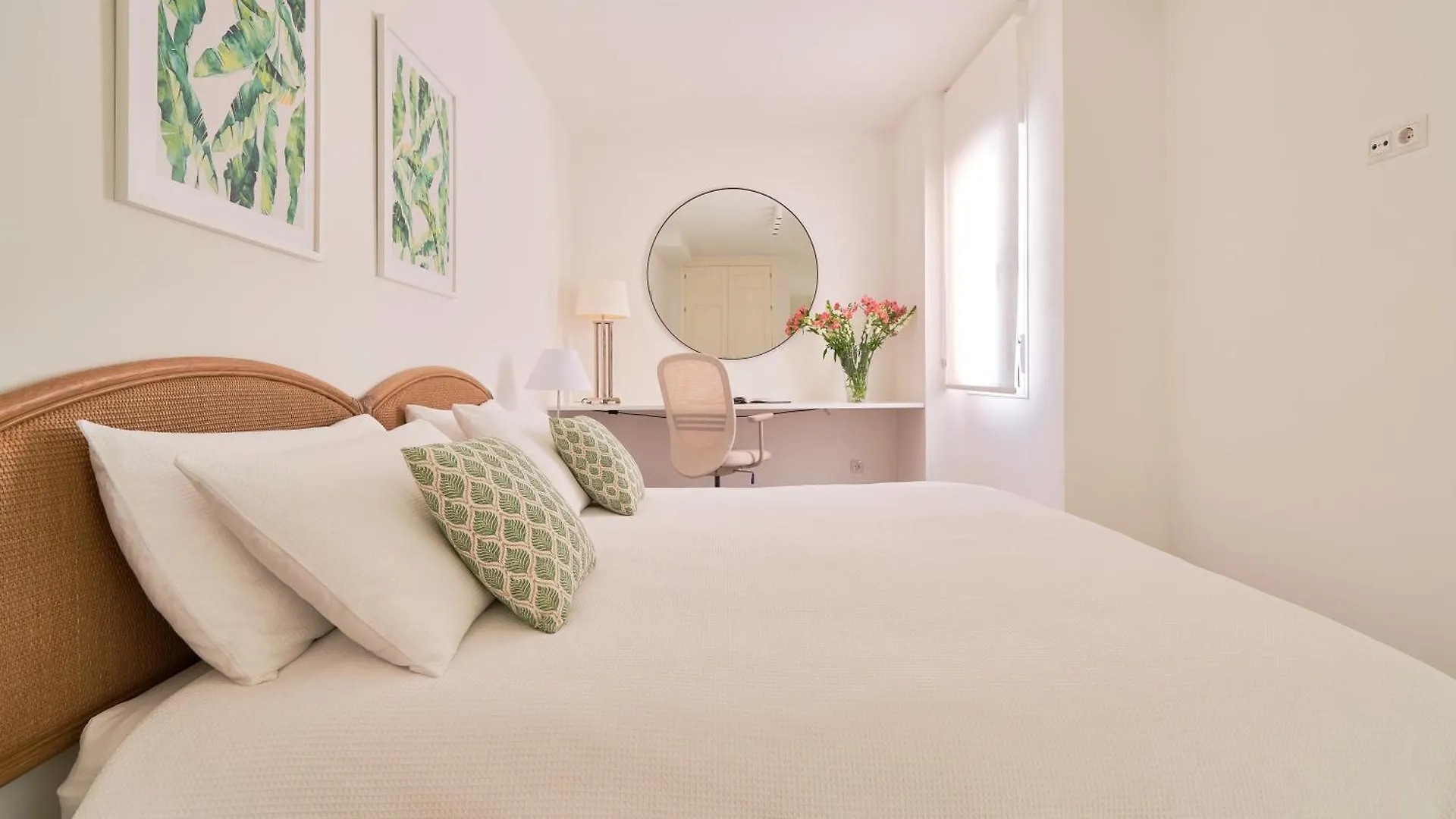 Modern City Centre Apartment W/ Terrace & Fast Wifi Malaga 0*,  Spain