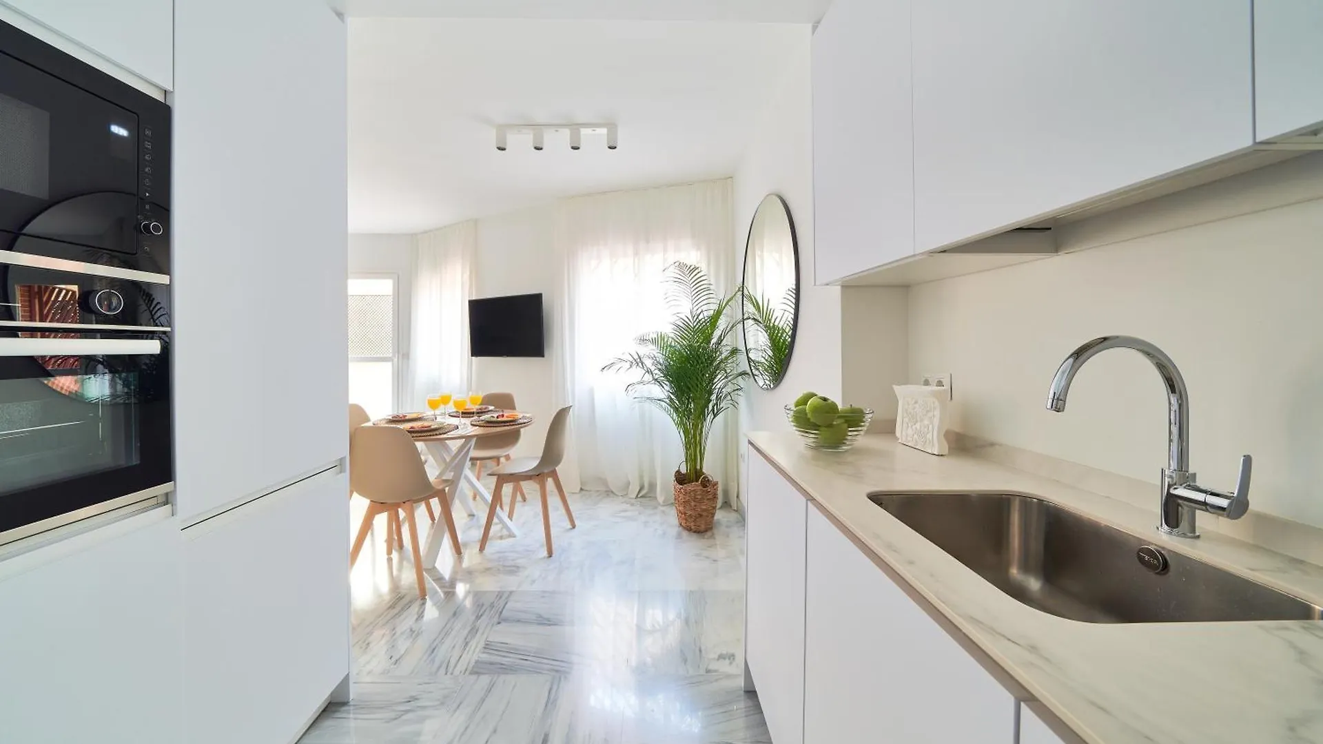 Modern City Centre Apartment W/ Terrace & Fast Wifi Malaga