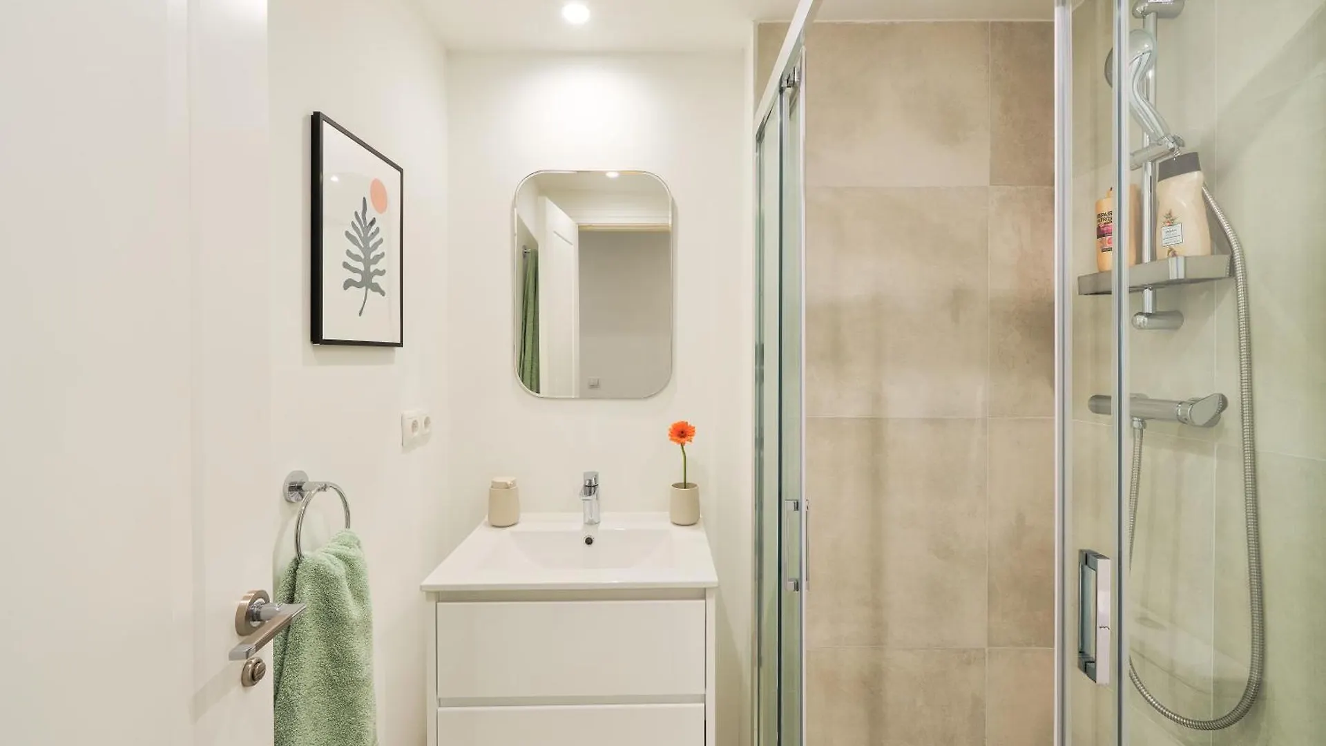 Modern City Centre Apartment W/ Terrace & Fast Wifi Malaga