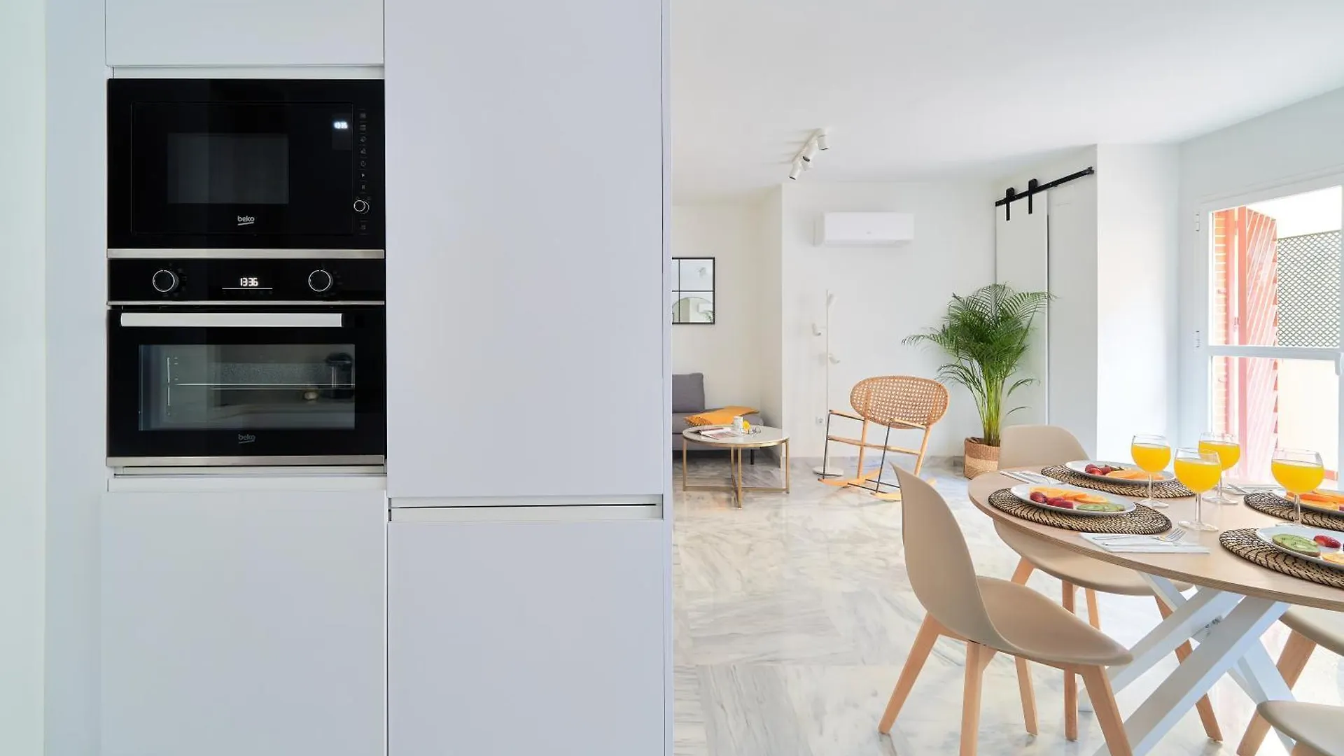 Modern City Centre Apartment W/ Terrace & Fast Wifi Malaga