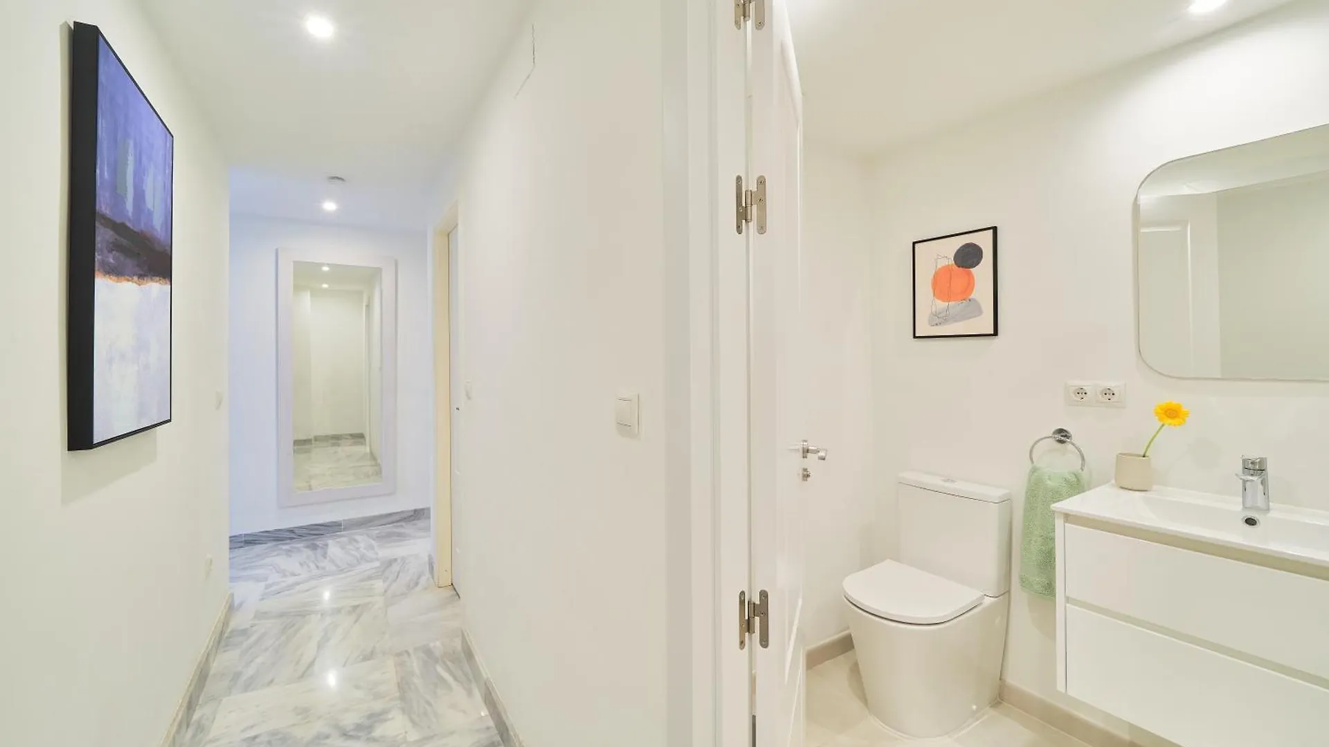 Modern City Centre Apartment W/ Terrace & Fast Wifi Malaga Spain