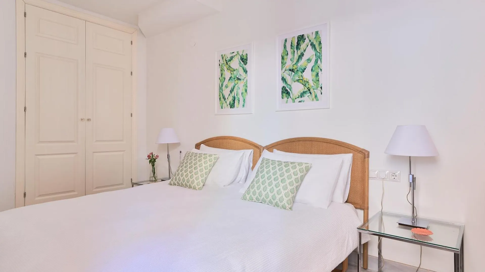 Modern City Centre Apartment W/ Terrace & Fast Wifi Malaga