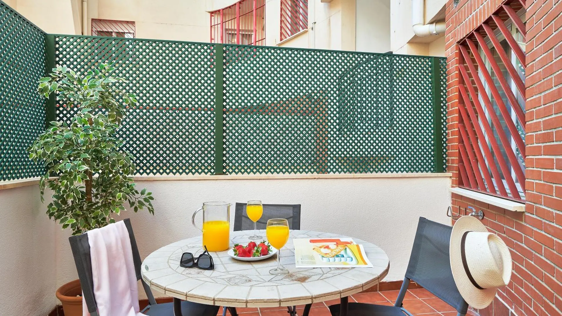 Modern City Centre Apartment W/ Terrace & Fast Wifi Malaga